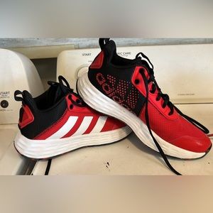 ADIDAS MENS SIZE 8 worn ONCE